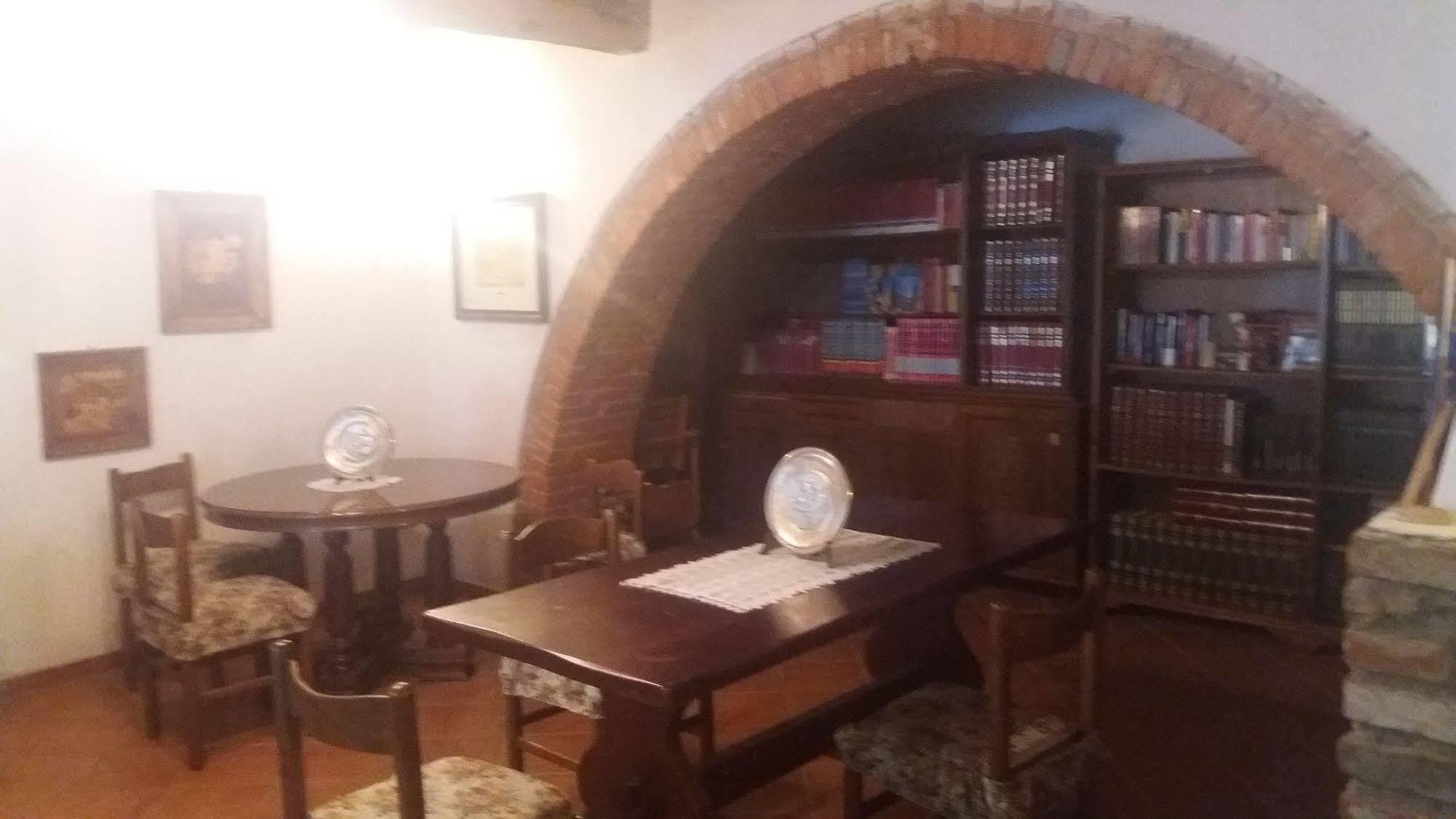 Bed and Breakfast Azzurre Beb Laterina Exterior foto