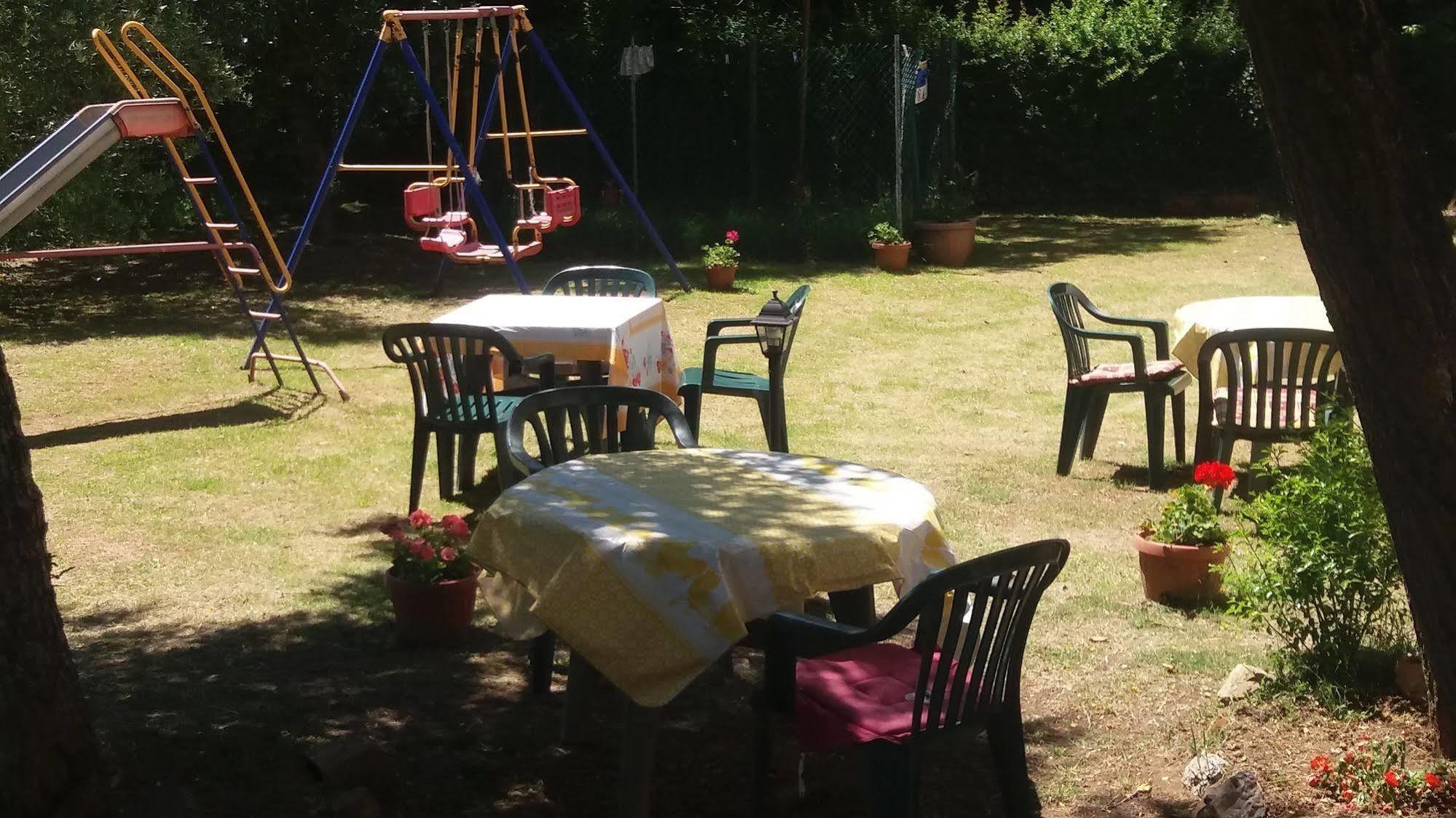 Bed and Breakfast Azzurre Beb Laterina Exterior foto